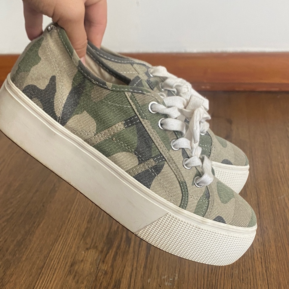 Women’s Steve Madden Green Camouflage platform Sneakers Size: 7